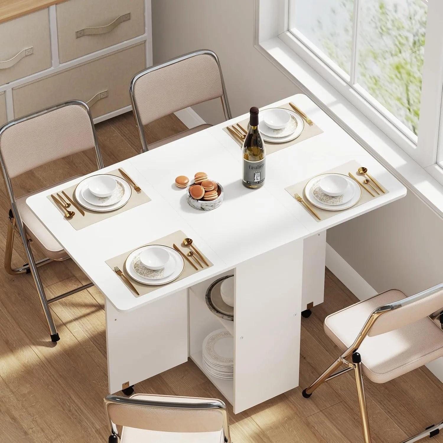 Table pliante sur roulettes avec étagères