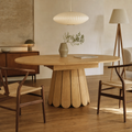 Table ronde extensible 118-158 cm, aspect bois, éditorial lifestyle